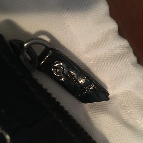 Oscar De La Renta Zip Card Holder - Picture 3 of 5